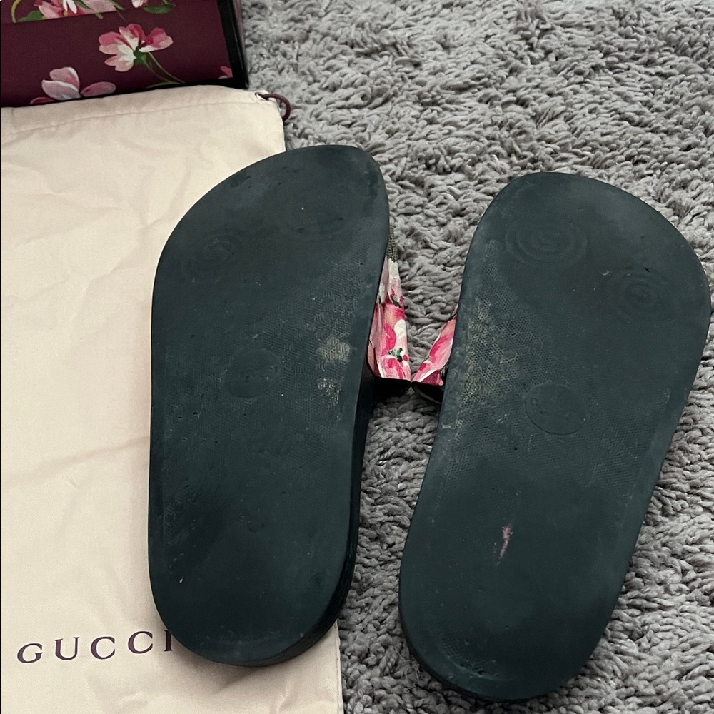 Gucci Black Sandals with Colorful Floral Strap - Picture 2 of 5